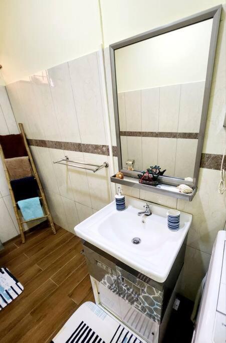 Kot Nu - Beach Themed Apartment - 3 Mins Walk From The Sea Flic-en-Flacq Esterno foto